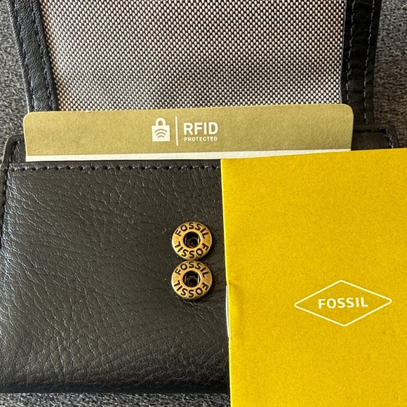 Fossil Blake RFID Small Flap Wallet - Picture 4 of 9